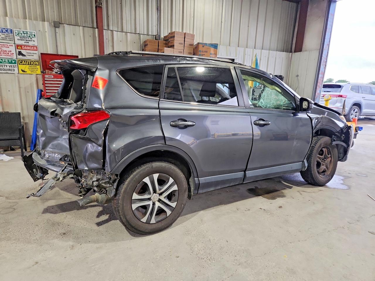 2016 TOYOTA RAV 4 — VIN JTMZFREV7GD084951 — photo 3